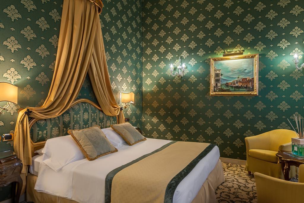 Double or Twin Room Canal View