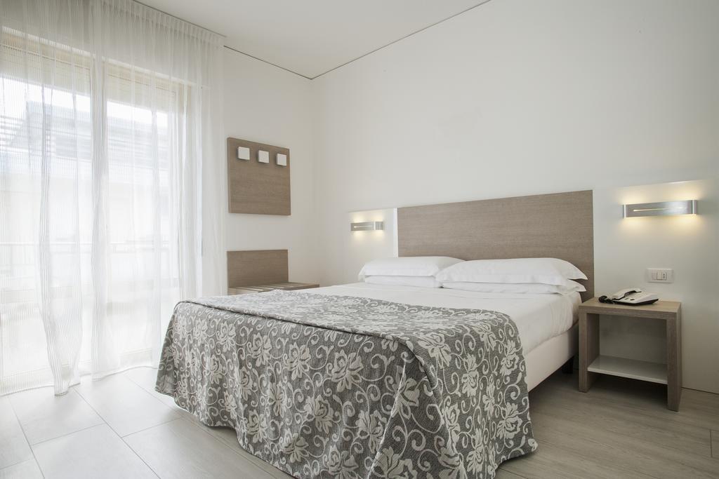 Double or Twin Room with Partial Sea View,402913458:JPEG