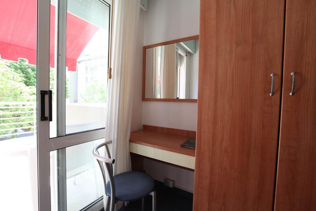 Single Room,403762923:JPEG