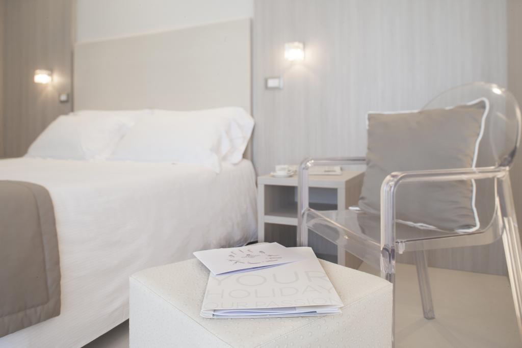 Double or Twin Room Sea View