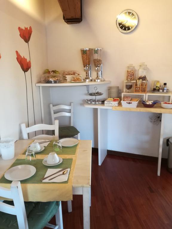 Twin Room with Shared Bathroom,1025465158:JPEG