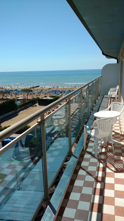 2 Chambres Doubles Communicantes avec Balcon - Vue Partielle sur Mer