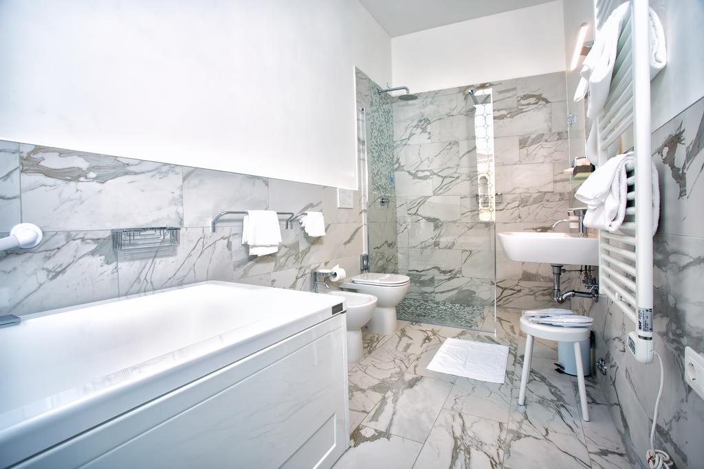 Deluxe Suite Spa Bath,435839754:JPEG