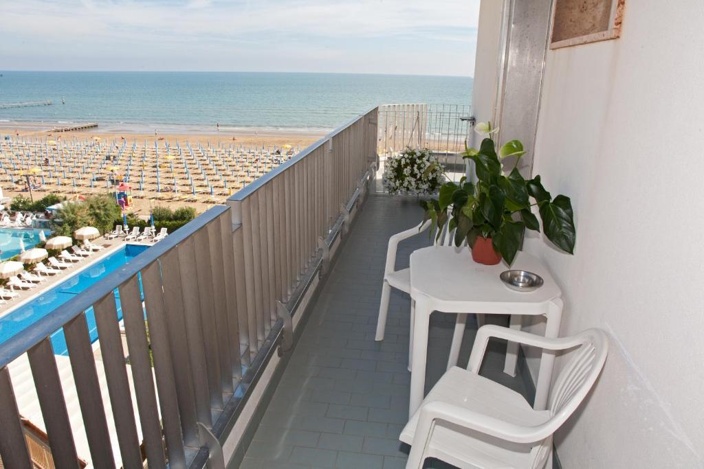 Single Room with Lateral Sea View