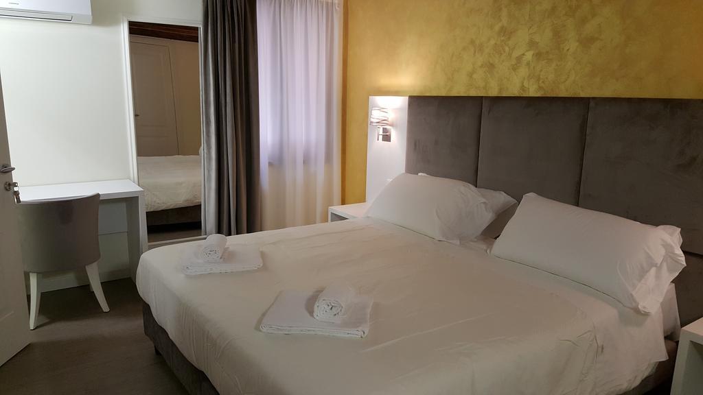 Double or Twin Room Private Bathroom,440779506:JPEG