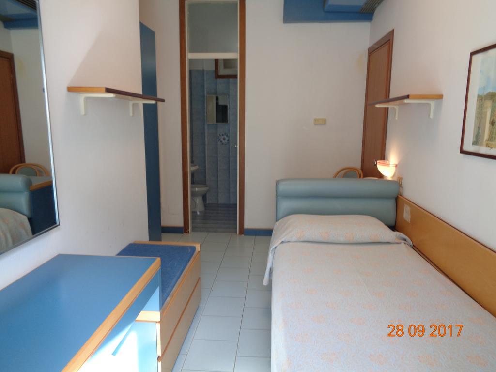 Single Room,450646548:JPEG