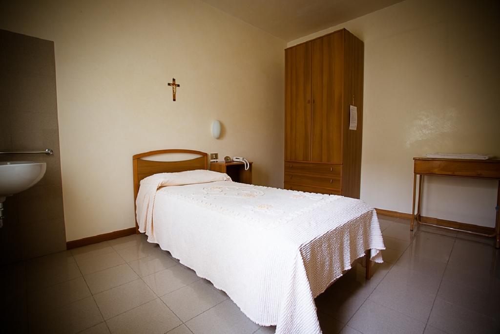 Single Room with Shared Bathroom