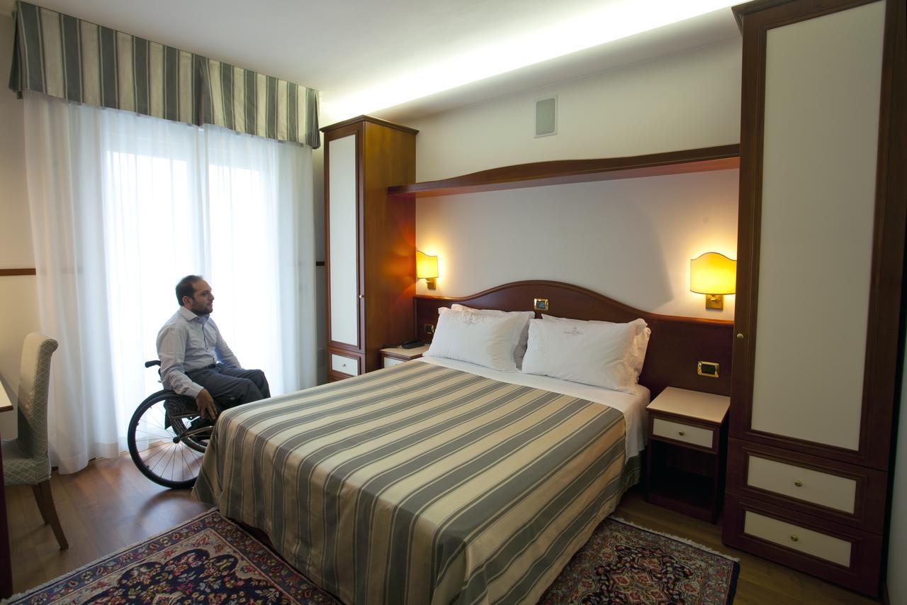 Double Room Lateral Sea View
