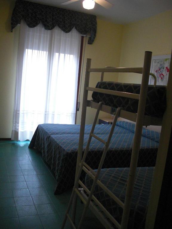Family Room (2 Adults + 1 Child)