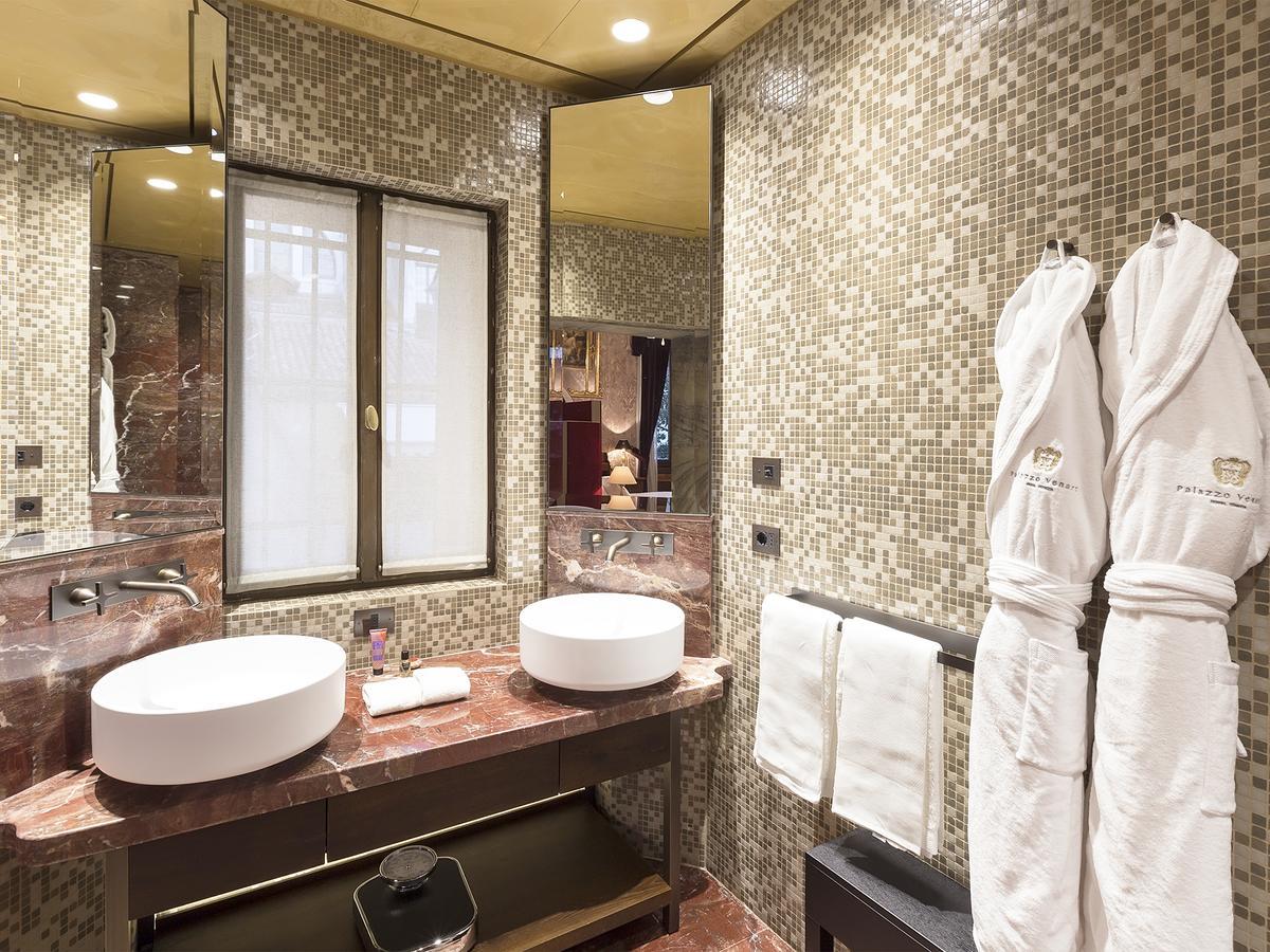Luxus Zimmer mit Kingsize-Bett