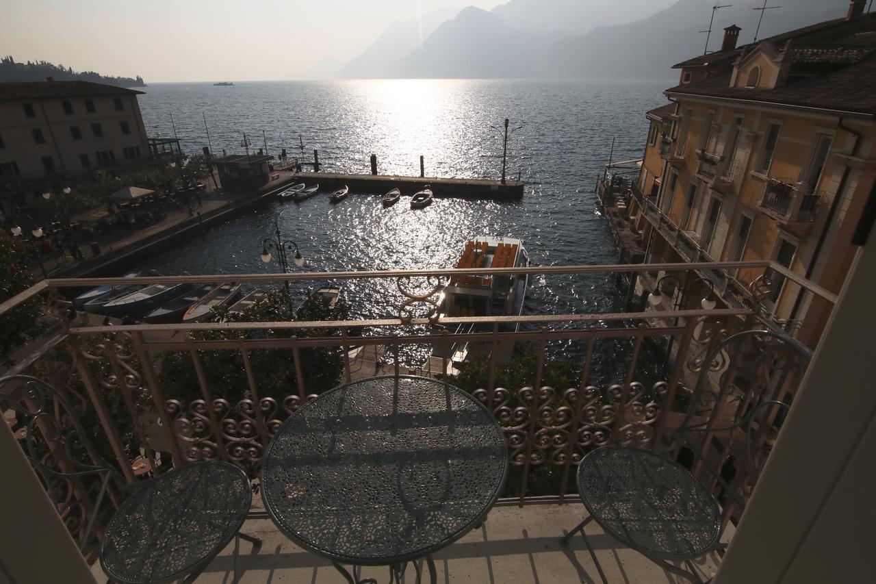Deluxe Two-Bedroom Apartment with Balcony and Lake View,631683036:JPEG
