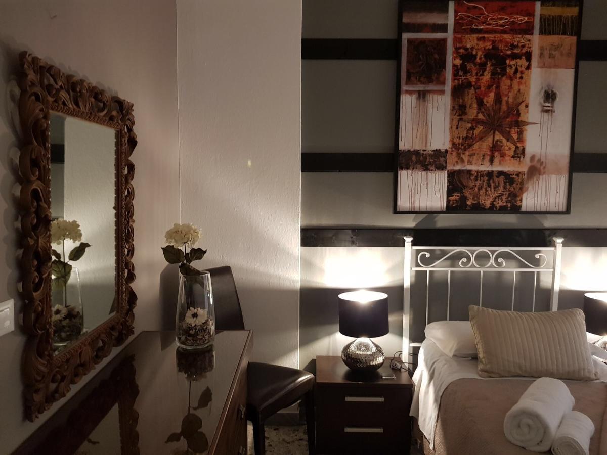 Quarto Individual Standard com Banheiro Compartilhado