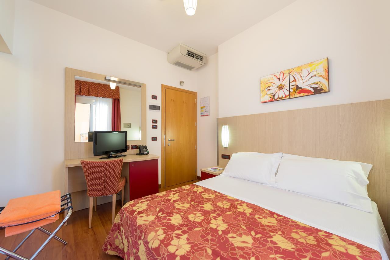 Double or Twin Room,632862300:JPEG