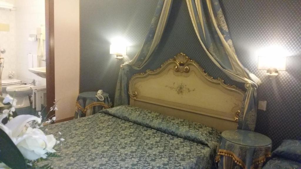 Double or Twin Room Canal View