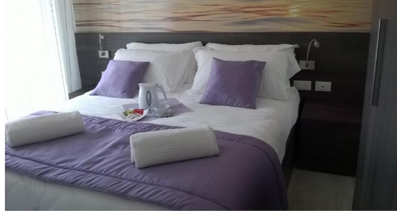 Superior Small Room with Balcony,640336446:JPEG