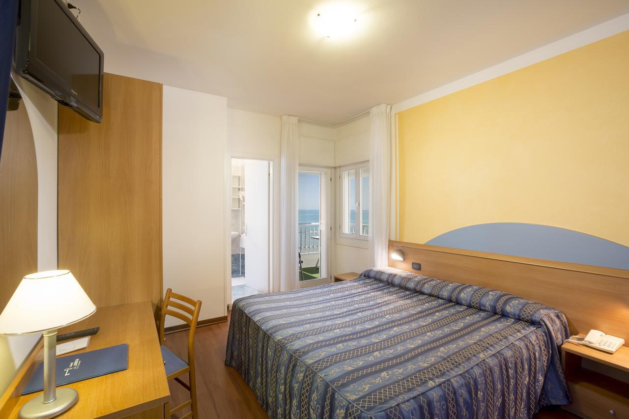Triple Room with Sea View,1238748415:JPEG