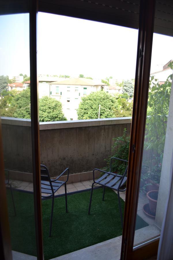 Doppel-/Zweibettzimmer mit Balkon