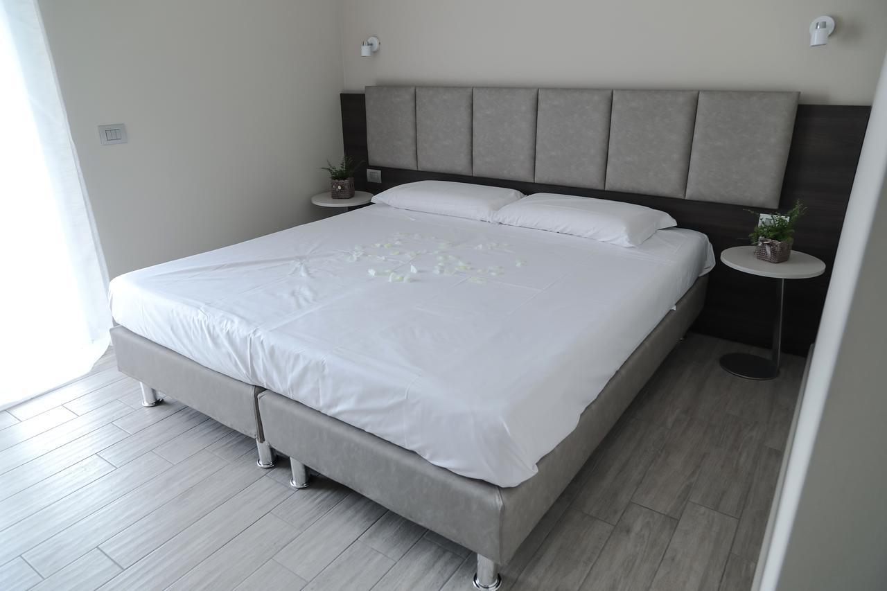 Superior Double or Twin Room with Lake View,662697603:JPEG