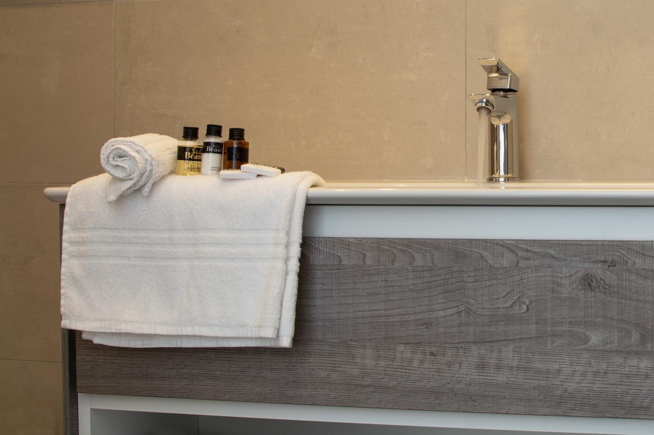 Deluxe Double or Twin Room with Sea View,664016463:JPEG