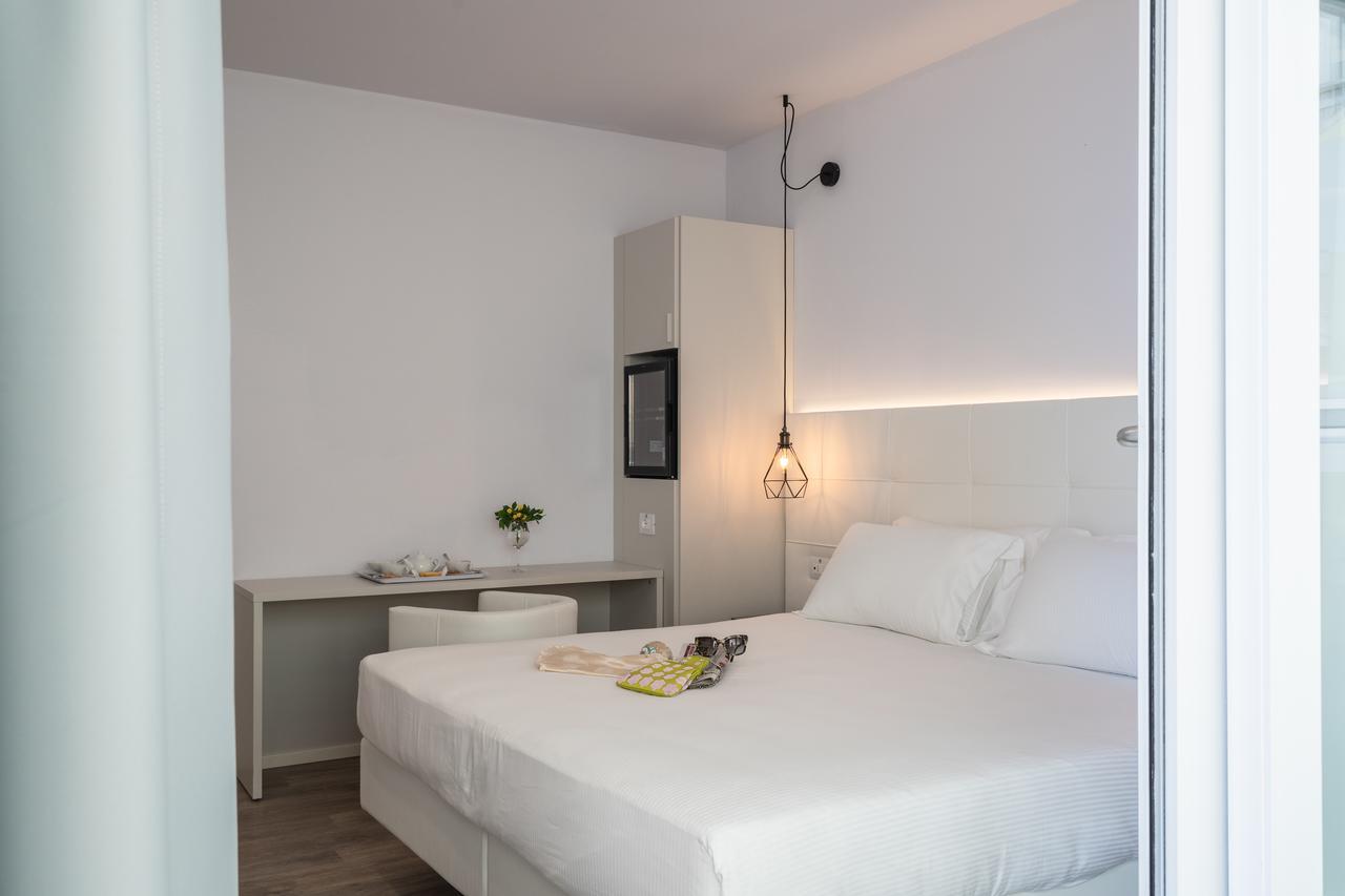 Superior Double or Twin Room with Partial Sea View,664017354:JPEG