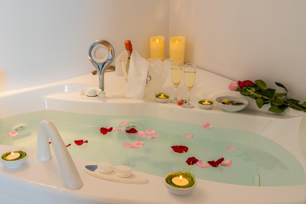 Deluxe Suite with Spa Bath,664771278:JPEG