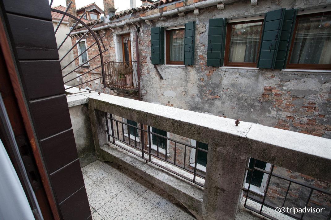 Deluxe Single Room with Balcony,664810446:JPEG