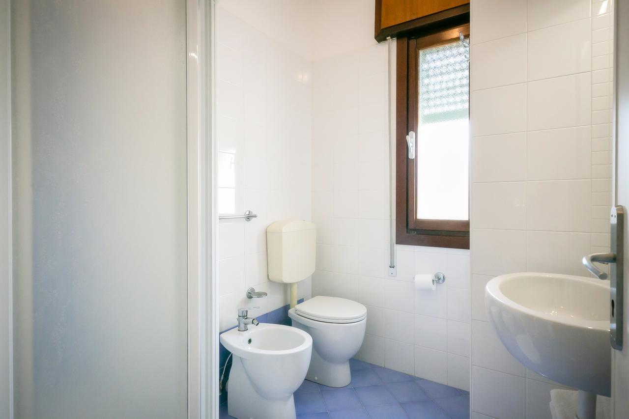 Two Connecting Double Rooms,665767152:JPEG