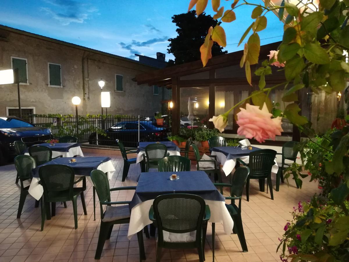 Camera Matrimoniale/Doppia con Letti Singoli con Balcone