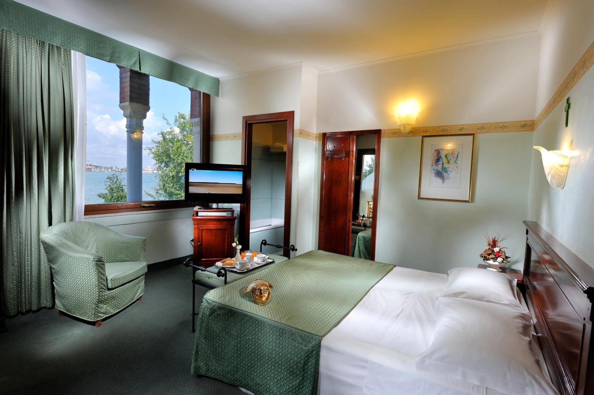 Double Room Balcony Lagoon View