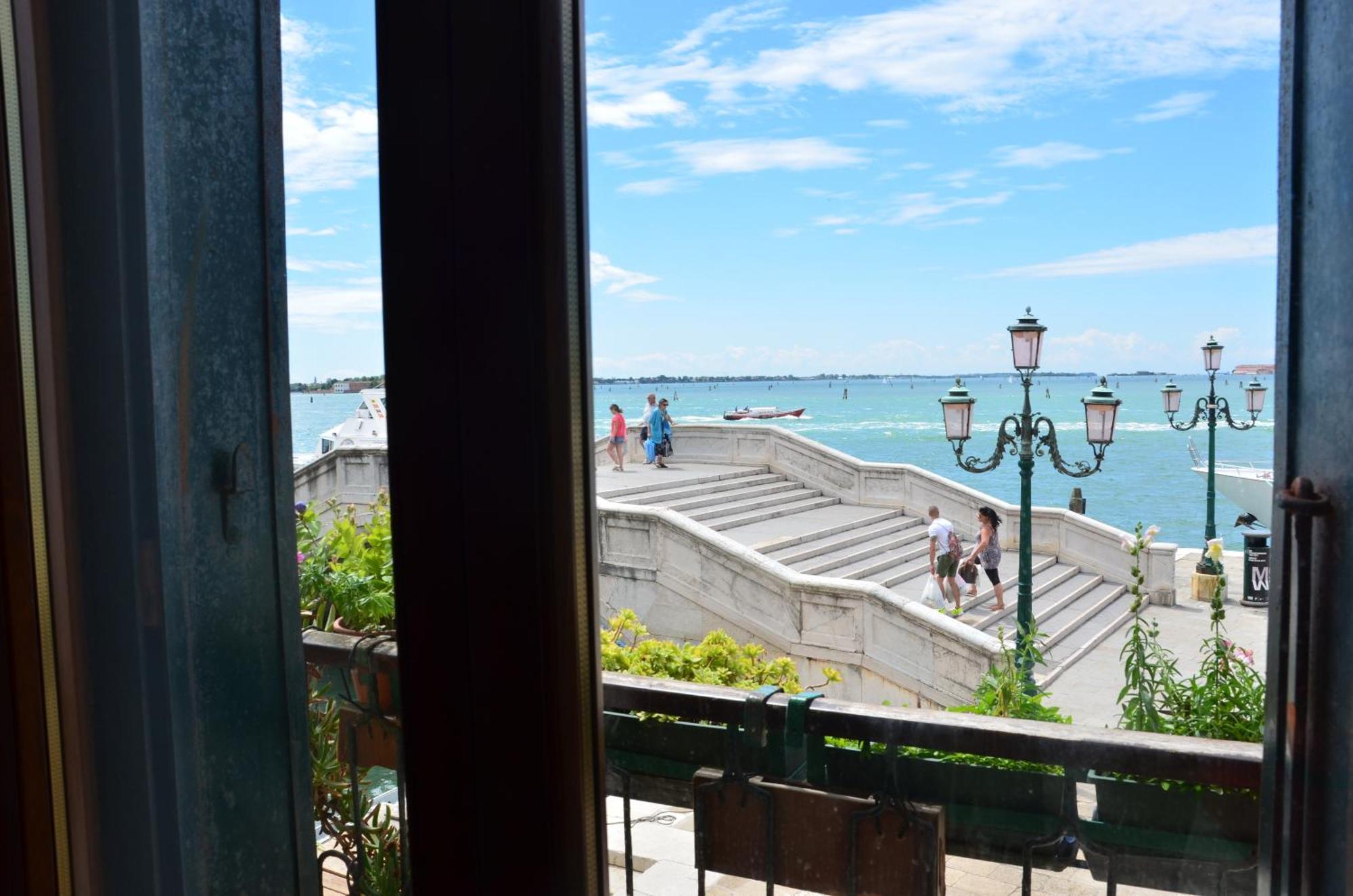 Chambre Double ou Lits Jumeaux - Vue sur Canal