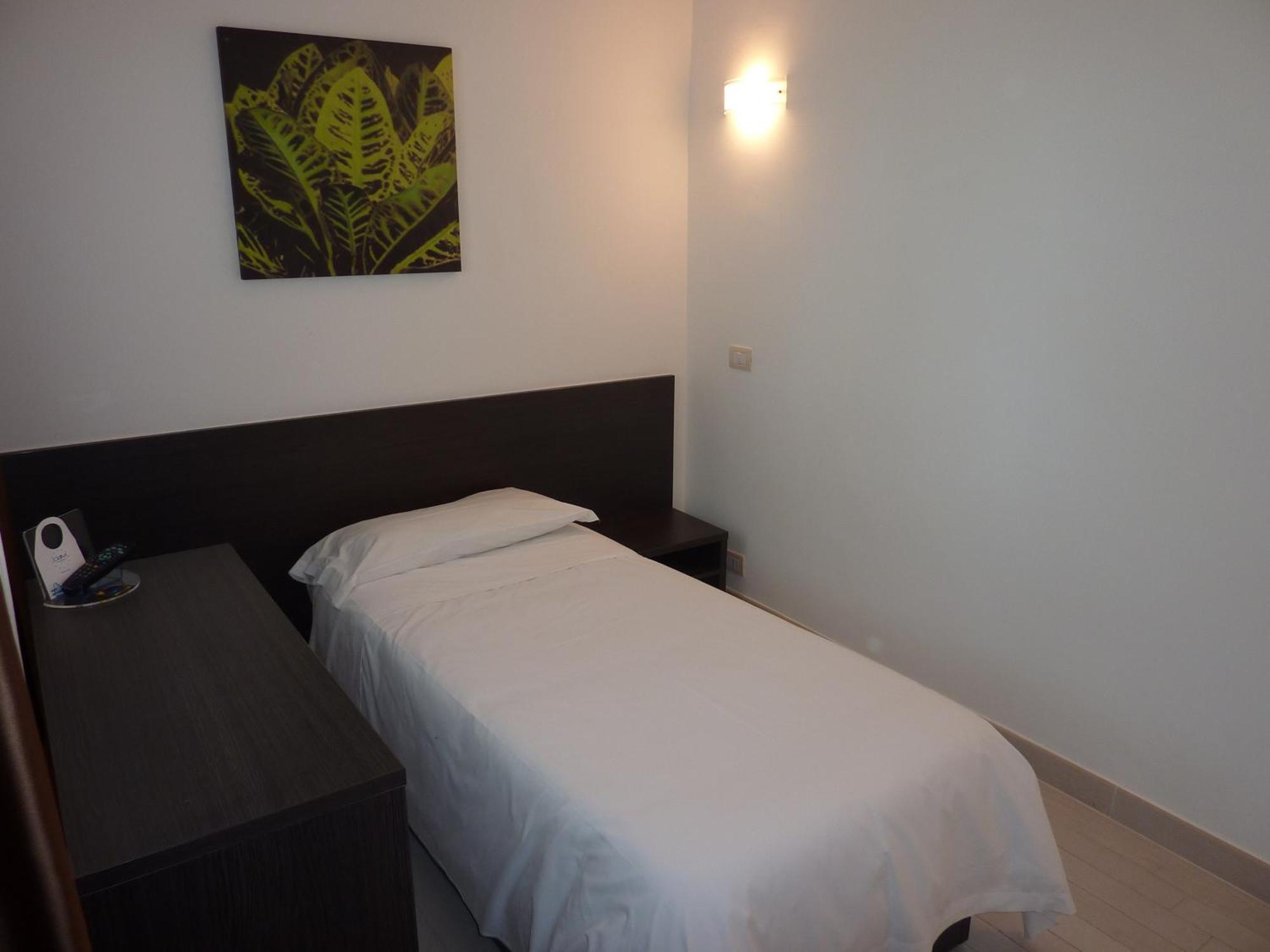 Single Room,800265006:JPEG