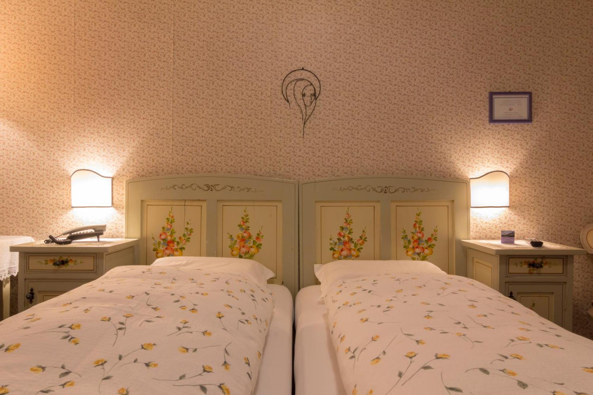 Classic Double Room,1589492407:JPEG