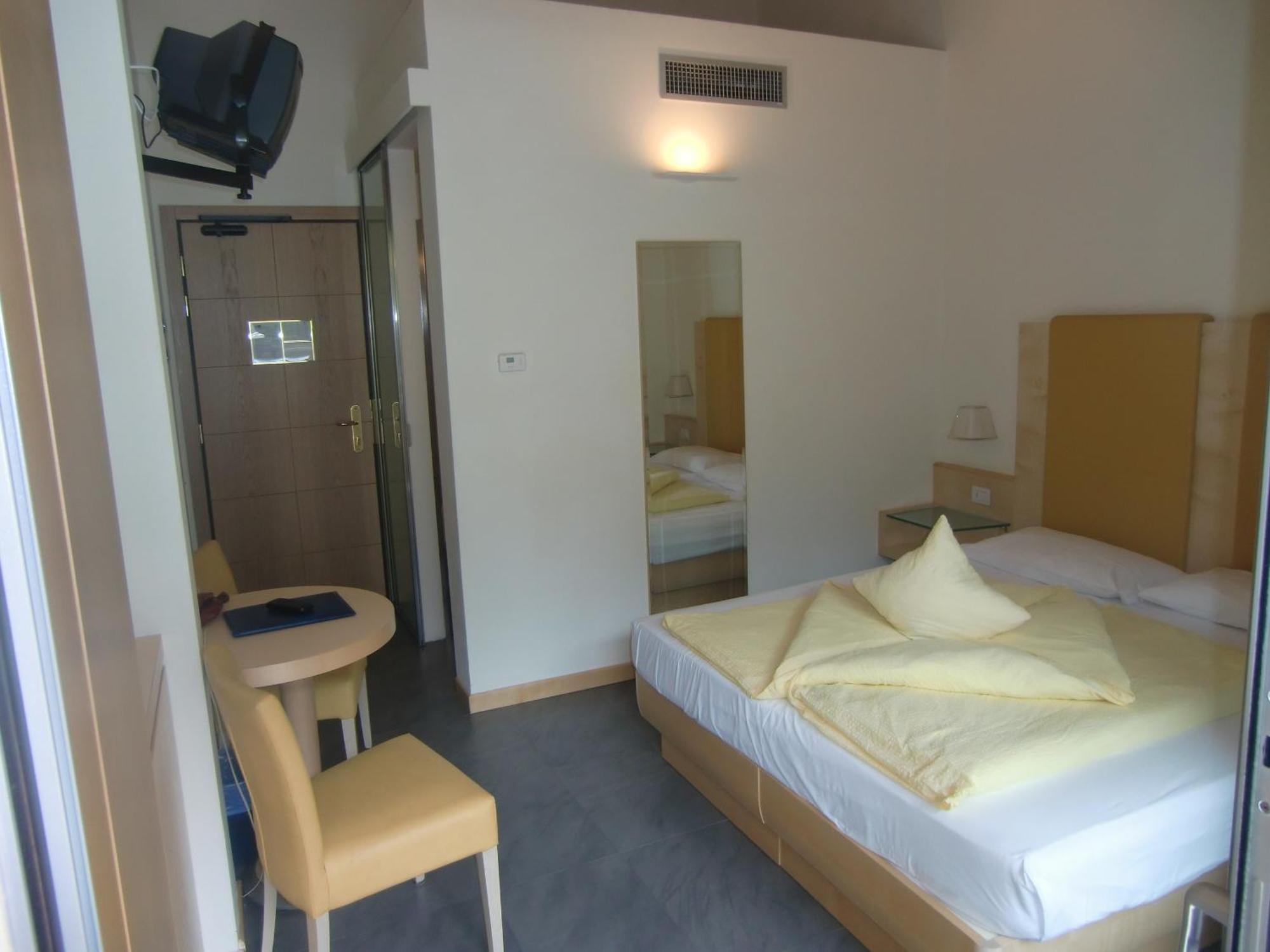 Basic Double or Twin Room Terrace Ground Floor,708976954:JPEG