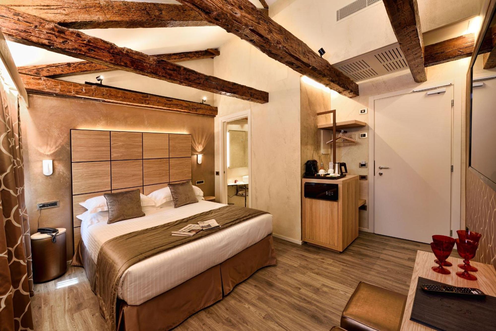 Chambre Double Supérieure - Vue sur Ville