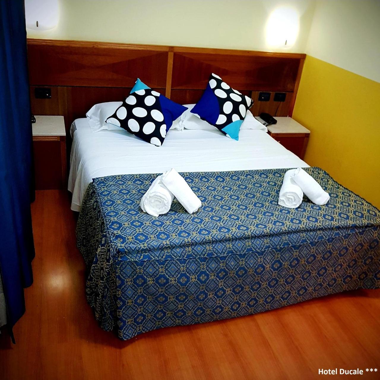 Double or Twin Room,742938703:JPEG