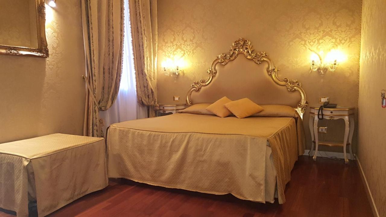 Quarto com Cama de Casal ou 2 de Solteiro