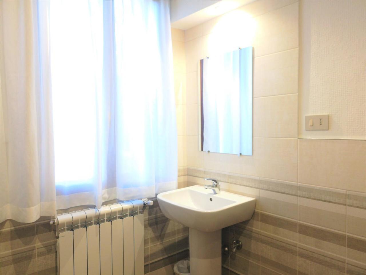 Quarto Duplo com Casa de Banho Partilhada