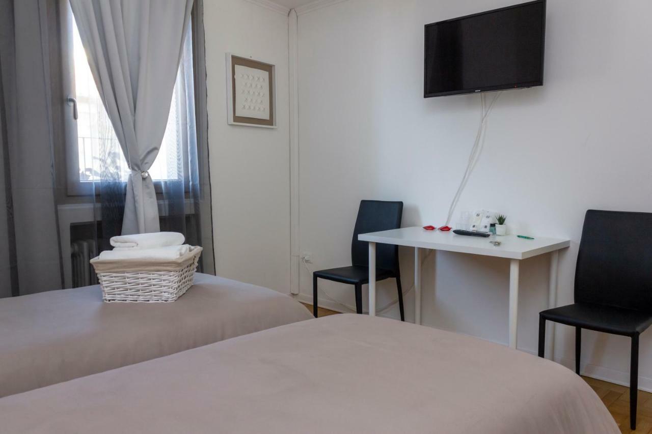 Doppel-/Zweibettzimmer mit privatem, externem Bad
