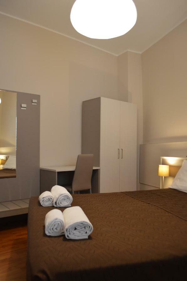 Quarto Econômico com Cama de Casal ou 2 de Solteiro