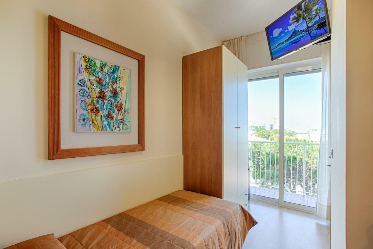 Single Room,813322140:JPEG