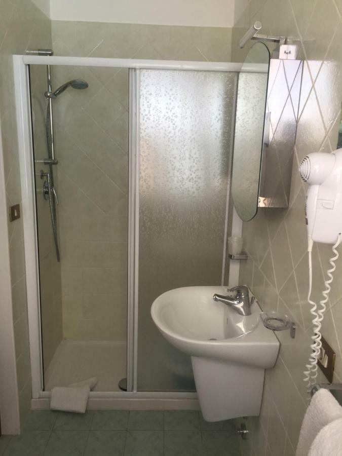 Doppelzimmer mit Balkon und Meerblick