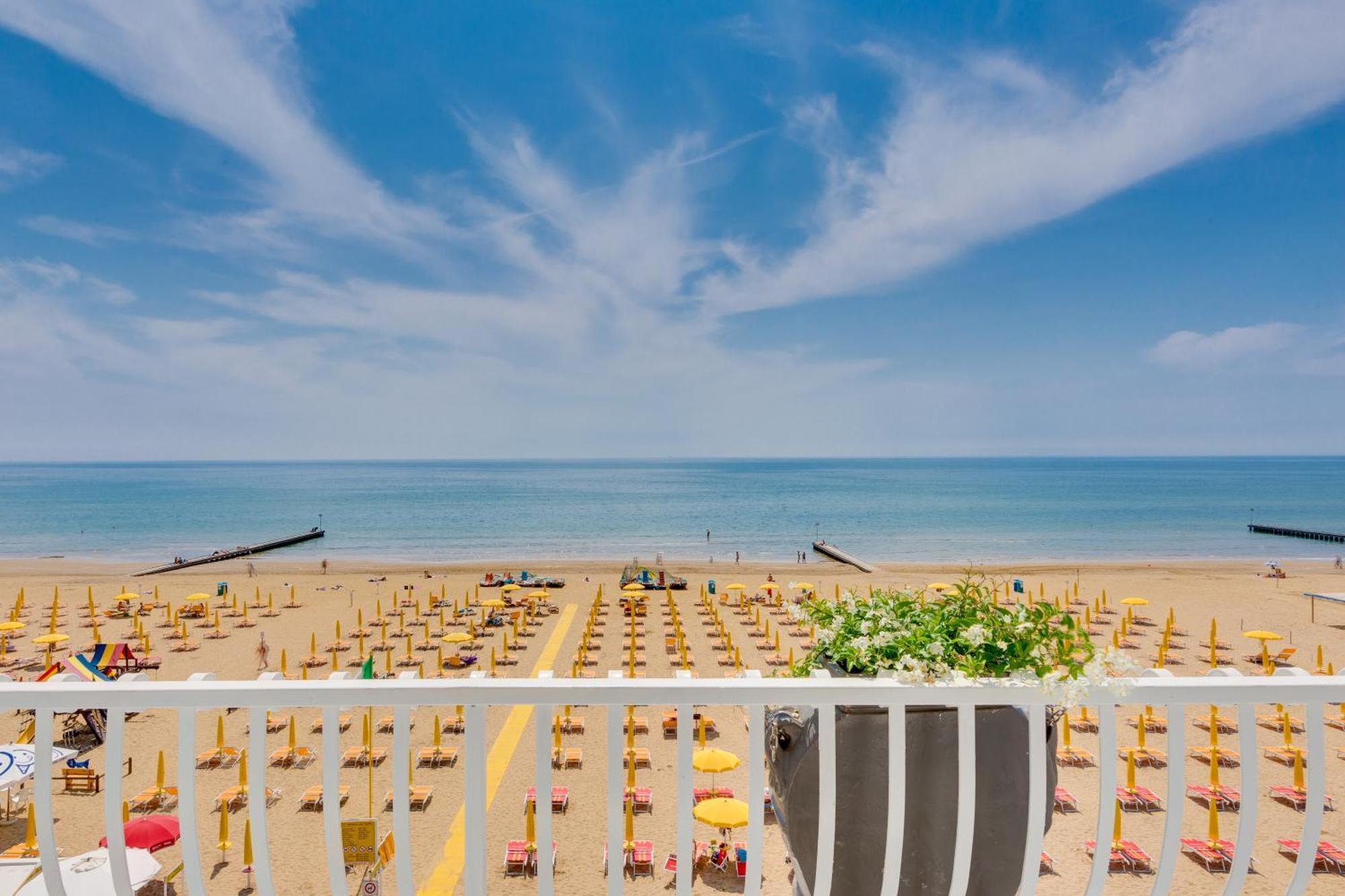 Standard Double or Twin Room with Sea View
