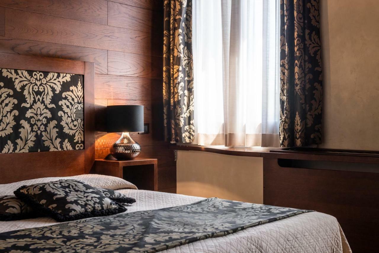 Deluxe Double Room with Grand Canal View