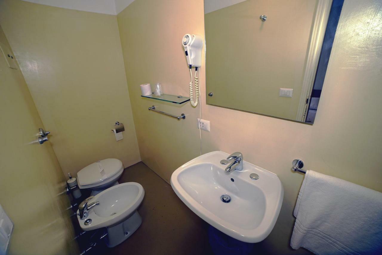 Habitación Doble pequeña con baño privado externo