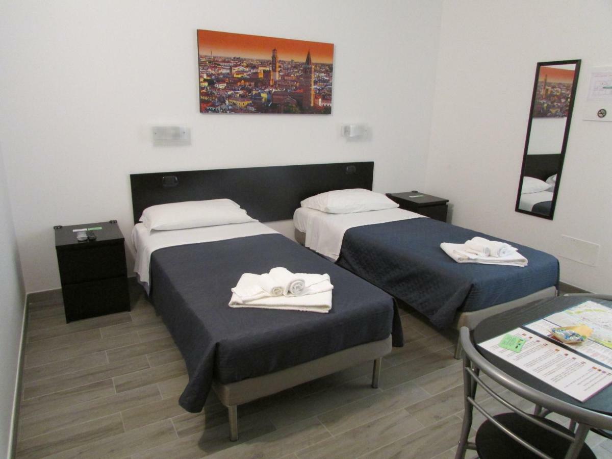 Twin Room,860931995:JPEG