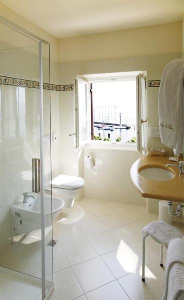 Deluxe Junior Suite with Lake View and Terrace,443840949:JPEG