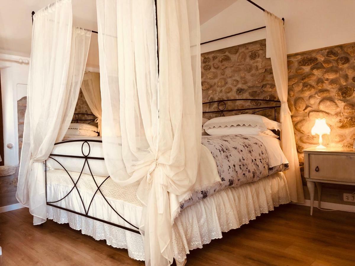Double Room with Spa Bath,899259214:JPEG