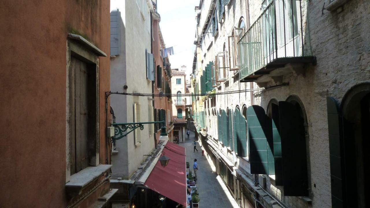 Quarto Econômico
