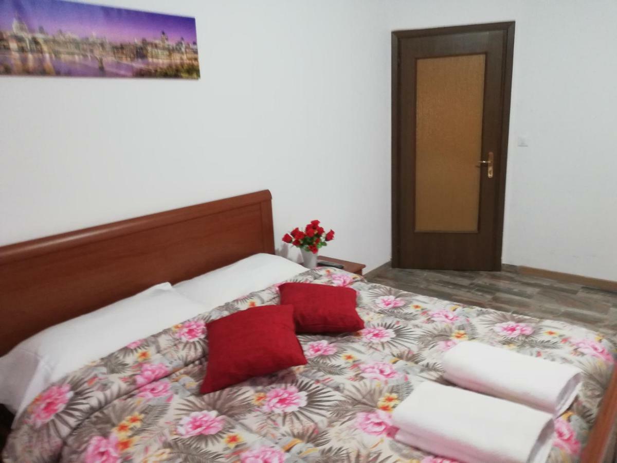 Standard Double Room with Shared Bathroom