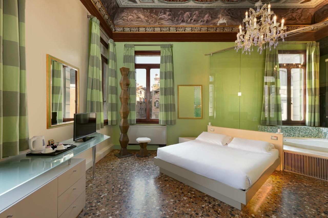 King Room Spa Bath